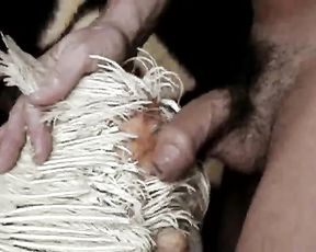 Парень трахает курицу в жопу, зоо порно с домашней птицей онлайн