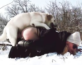 Девушка Yasmin и собака, зоо порно в России на снегу